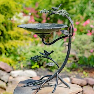 Galvanized Scallop Edge Birdbath with Birds
